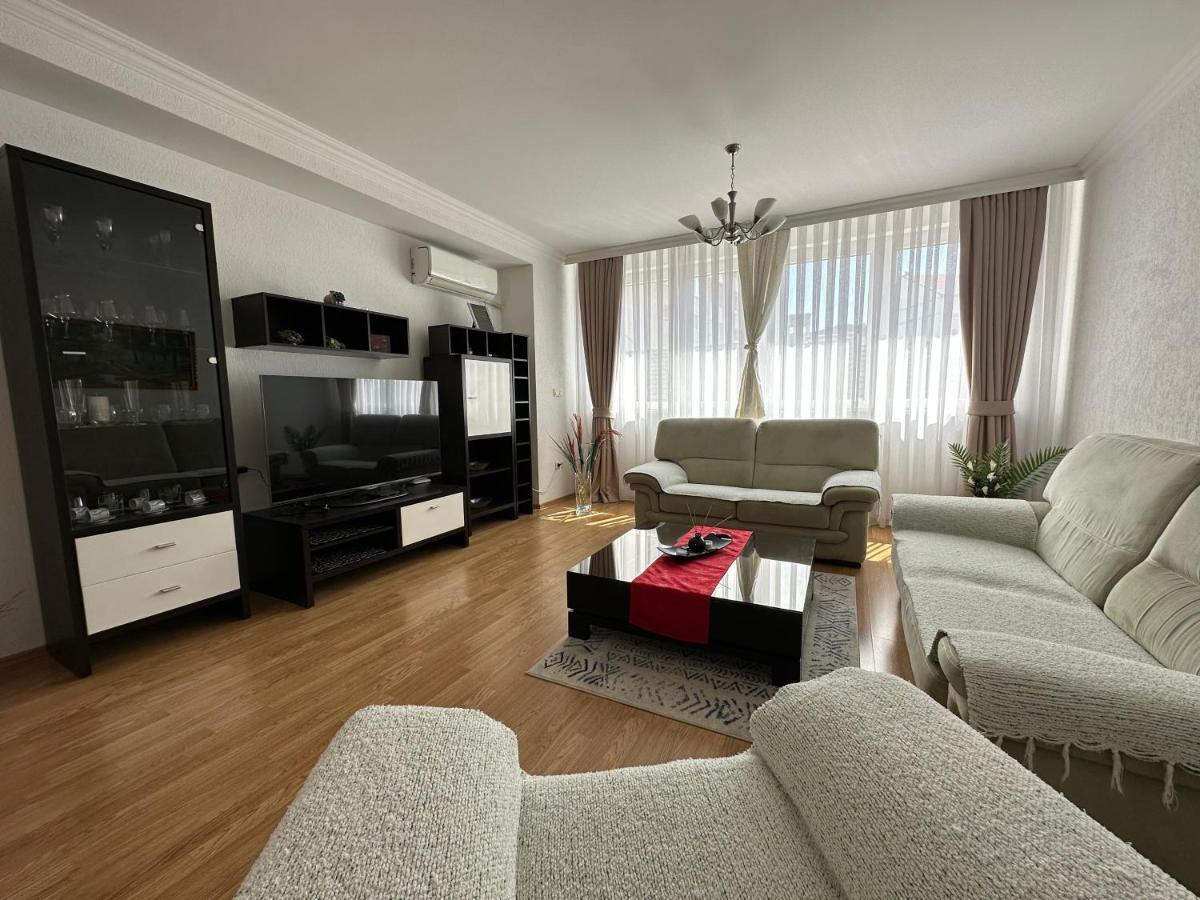 Spacious 3-Bedroom Condo Next To City Center Приштина Екстер'єр фото