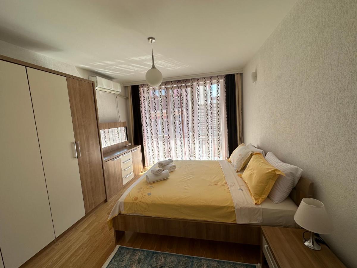 Spacious 3-Bedroom Condo Next To City Center Приштина Екстер'єр фото