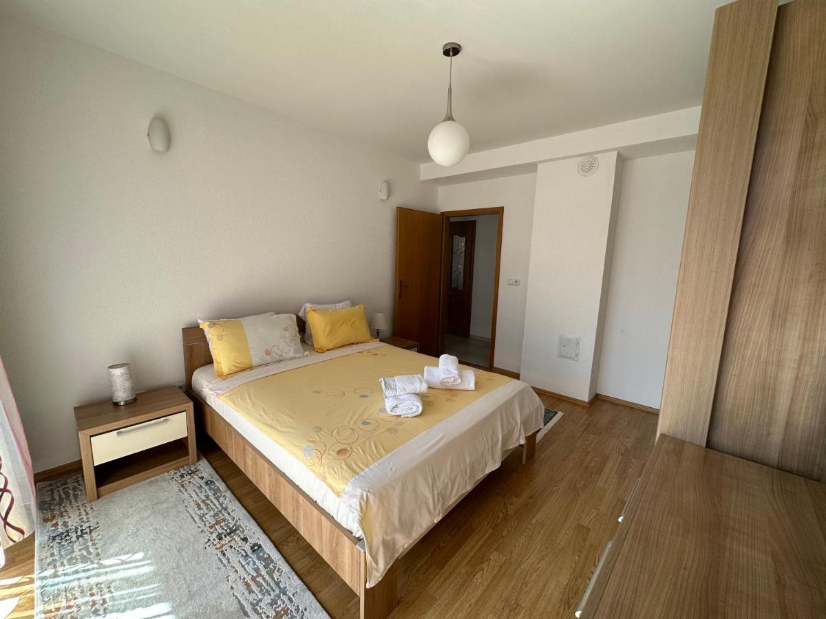 Spacious 3-Bedroom Condo Next To City Center Приштина Екстер'єр фото