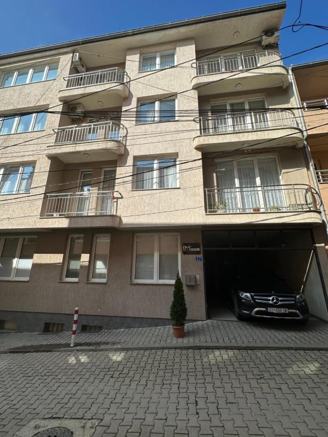 Spacious 3-Bedroom Condo Next To City Center Приштина Екстер'єр фото