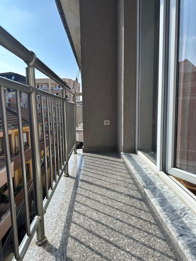 Spacious 3-Bedroom Condo Next To City Center Приштина Екстер'єр фото