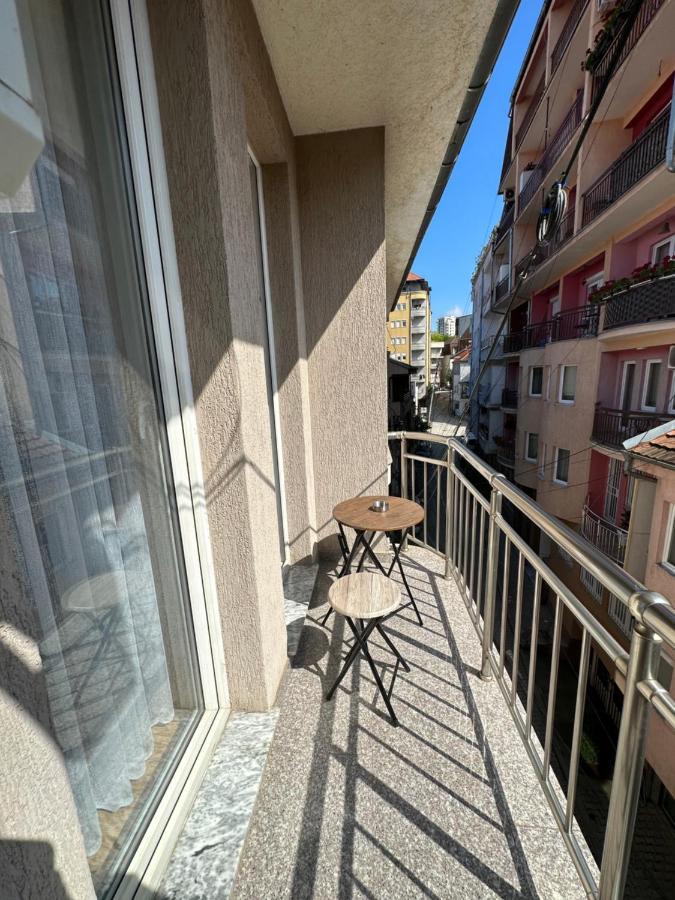 Spacious 3-Bedroom Condo Next To City Center Приштина Екстер'єр фото