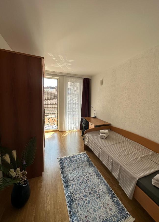 Spacious 3-Bedroom Condo Next To City Center Приштина Екстер'єр фото