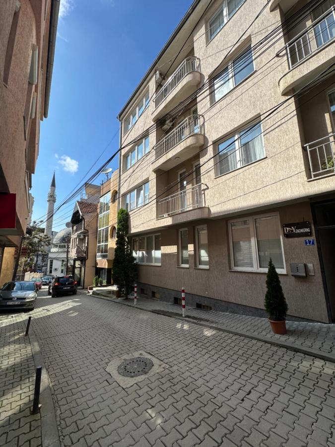 Spacious 3-Bedroom Condo Next To City Center Приштина Екстер'єр фото